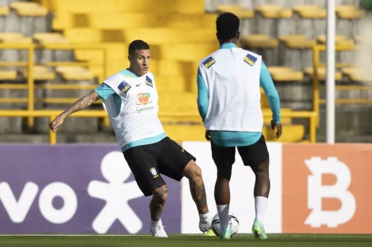 Guilherme Arana será titular da seleção brasileira contra a Venezuela — Foto: Lucas Figueiredo /CBF
