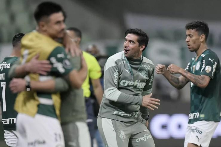 Abel Ferreira comemora a classificação do Palmeiras à semifinal da Libertadores — Foto: Staff Images/Conmebol