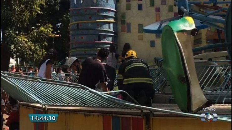 Acidente com brinquedo deixa feridos no Parque Mutirama, em Goiânia