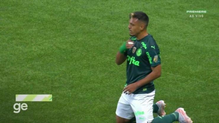 Aos 16 min do 1º tempo - gol de cabeça de Gabriel Menino do Palmeiras contra o Grêmio