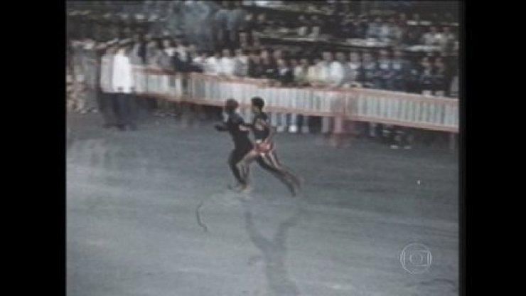 Descalço, Abebe Bikila faz história nas Olimpíadas de Roma 1960