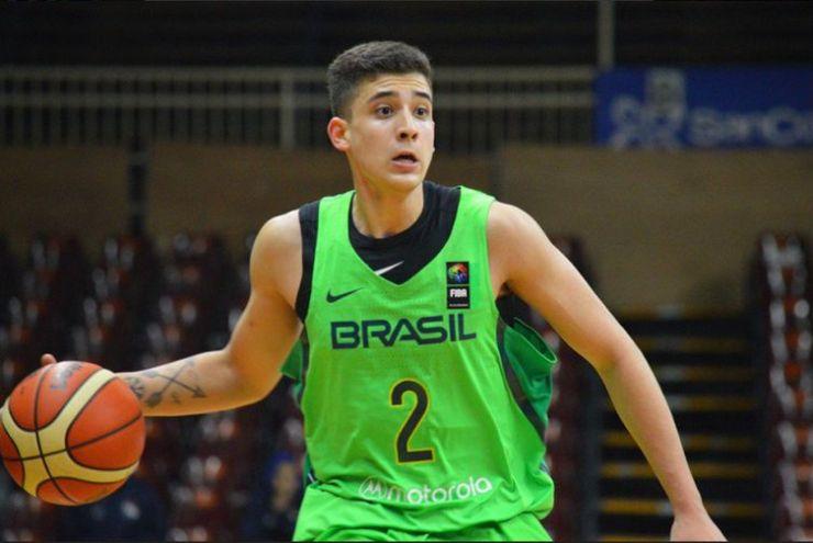 Caio Pacheco em ação pela seleção brasileira de basquete no sul-americano sub-21 de 2018