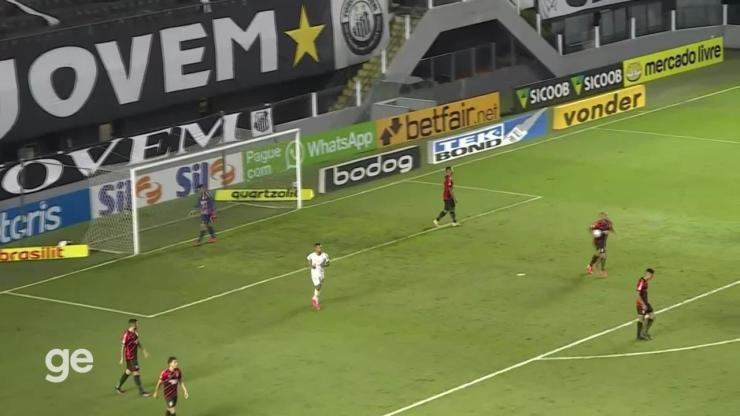 Pirani participou do segundo gol do Santos contra o Athletico, contra de Zé Ivaldo