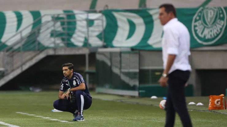 Abel Ferreira reflexivo durante jogo do Palmeiras — Foto: Cesar Greco/Ag. Palmeiras