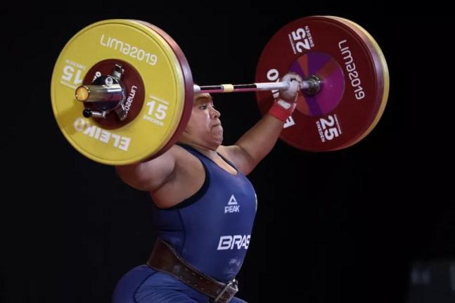Jaqueline Ferreira em ação no levantamento de peso no Pan de Lima, em 2019 — Foto: REUTERS/Guadalupe Pardo