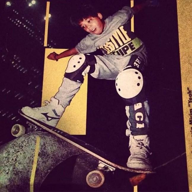 Akira, ainda jovem, em reportagem sobre skate — Foto: Arquivo pessoal
