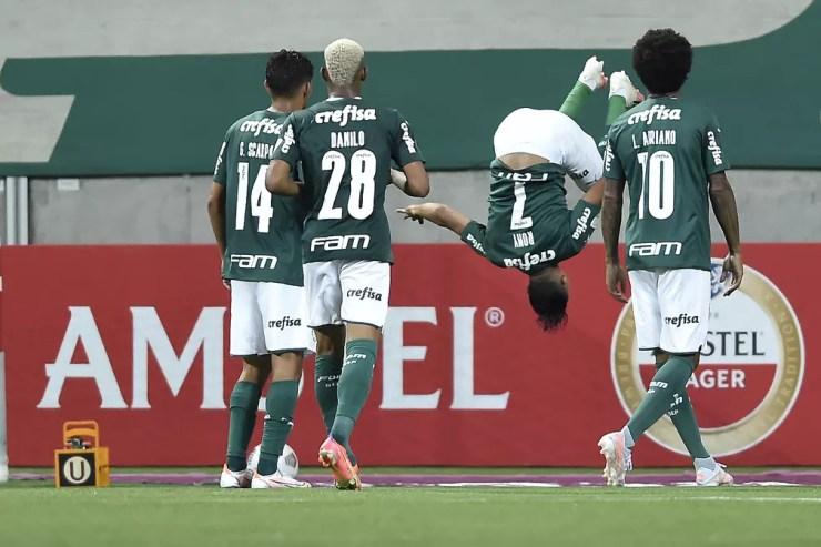 Jogadores do Palmeiras comemoram na goleada sobre o Universitario — Foto: Staff Images/Conmebol