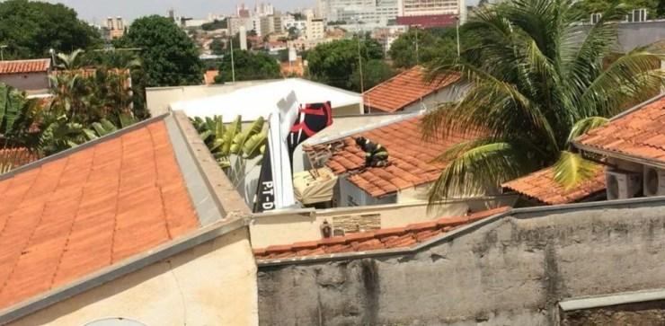 Avião caiu em casa no bairro Alto Rio Preto (Foto: Arquivo Pessoal)