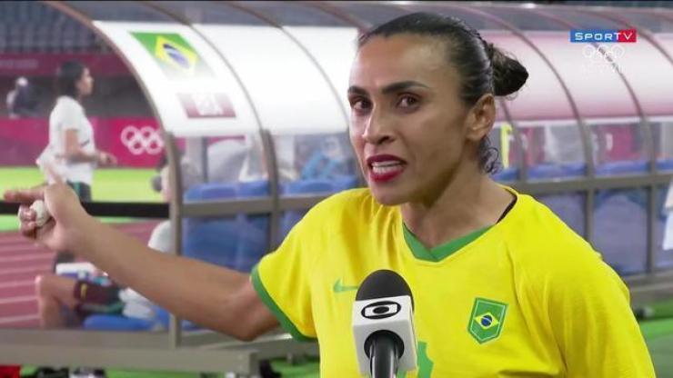 Emocionada, Marta lamenta eliminação do Brasil e fala sobre o futebol feminino: "A gente tem que valorizar mais"