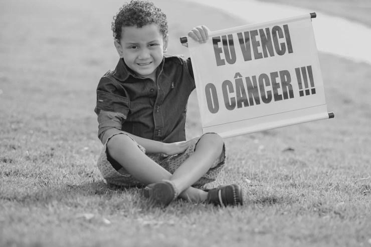 Menino de 6 anos fez ensaio fotográfico para celebrar vitória na luta contra o câncer — Foto: Jonathas Neles/Divulgação