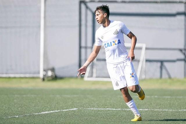 Aos 15 anos, ele fez a sua estreia pela Copa São Paulo de Futebol Júnior — Foto: Pedro Azevedo/Santos FC