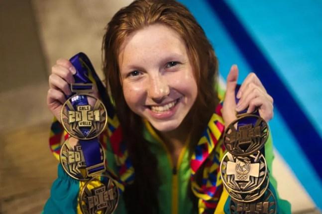Stephanie Balduccini, da natação, com os sete ouros conquistados nos Jogos Pan-Americanos Júnior de Cali — Foto: William Lucas/COB