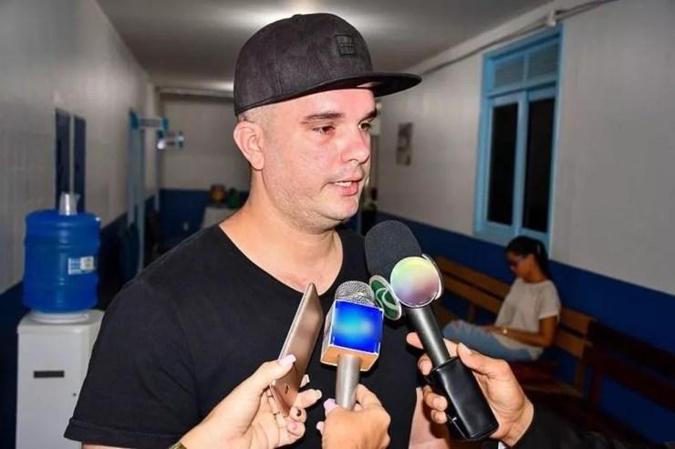 O mÃ©dico cubano Erick Casa Nova agradeceu a populaÃ§Ã£o cruzeirense pelo acolhimento â Foto:  DivulgaÃ§Ã£o/assessoria Prefeitura de Cruzeiro do Sul