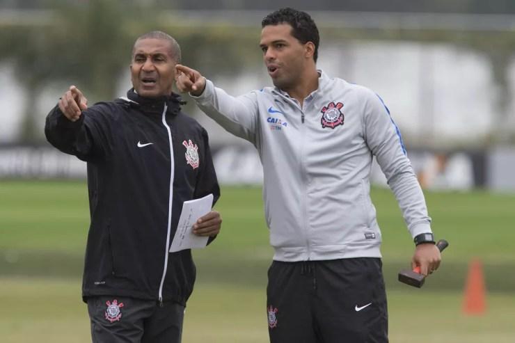 Fernando Lázaro com o técnico Cristóvão Borges, em 2016, no Corinthians — Foto: Daniel Augusto Jr. / Agência Corinthians