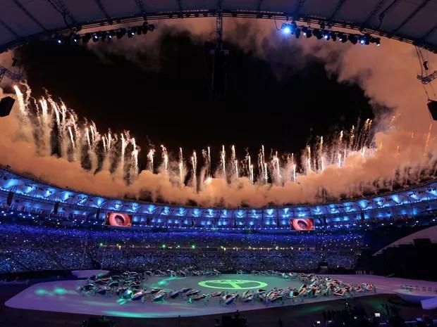 Artistas dão início à cerimônia de abertura dos Jogos Olímpicos Rio 2016 no Maracanã (Foto: Issei Kato/Reuters)