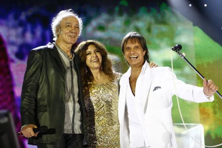 Erasmo Carlos, Wanderleia e Roberto Carlos no show de 50 anos de carreira do Rei — Foto: TV Globo / Rafael França