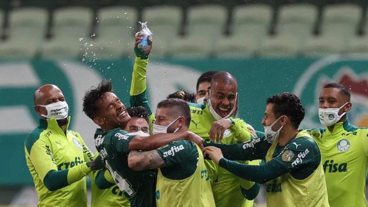 Jogadores do Palmeiras celebram um dos gols contra o Bahia — Foto: Cesar Greco/Palmeiras