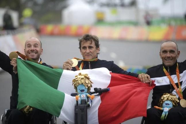 Alessandro Zanardi pódio paralimpiada — Foto: Reuters