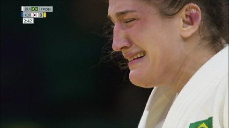 Medalha de bronze para o Brasil! Vitória de Mayra Aguiar por ippon no judô 78kg
