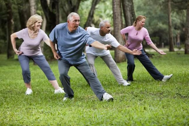 Tai chi chuan: os exercícios que têm maior efeito são aqueles que desafiam o equilíbrio do idoso  — Foto: Istock Getty Images