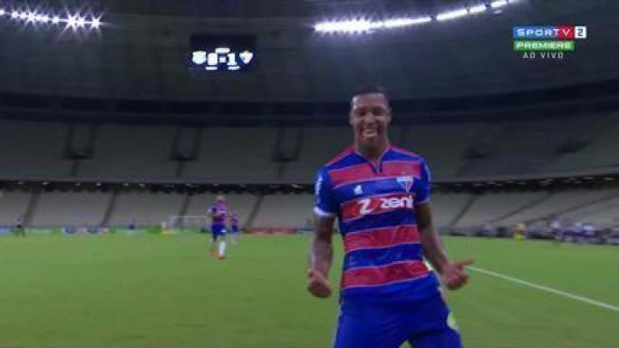 Um dos dois gols de David na vitória do Fortaleza sobre o Ceará