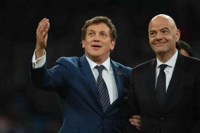 Alejandro Domínguez, presidente da Conmebol, e Giani Infantino, presidente da Fifa — Foto: Getty Images
