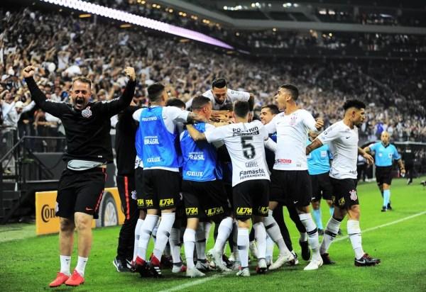 Corinthians se garantiu na decisão ao passar pelo Flamengo na semifinal — Foto: Marcos Ribolli/GloboEsporte.com
