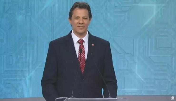 O candidato do PT à Presidência, Fernando Haddad, no debate da Rede Record — Foto: Reprodução