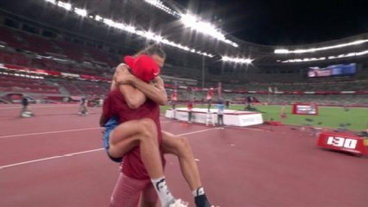 Essa Barshim, do Qatar, e Gianmarco Tamberi, da Itália, empatam e levam o ouro no salto em altura - Olimpíadas de Tóquio