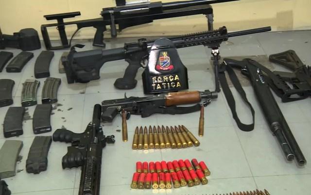 Armas apreendidas pela Polícia Militar de Hortolândia — Foto: Reprodução/EPTV