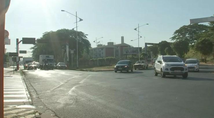 Cruzamento da Avenida Bady Bassit em Rio Preto não tinha vendedores nesta quarta-feira (Foto: Reprodução/TV TEM)