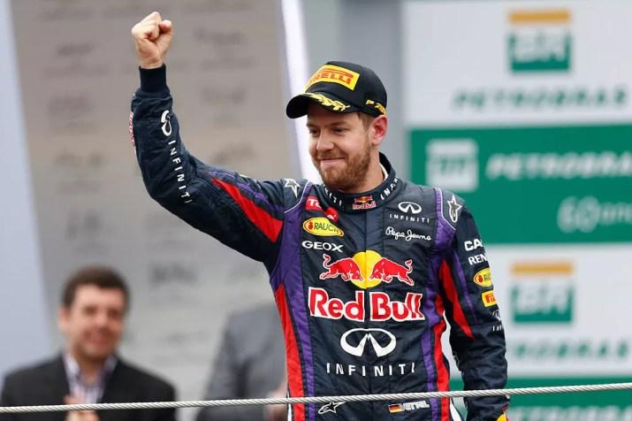 Sebastian Vettel, então piloto da RBR, comemora vitória  no GP do Brasil de 2013, última vez que equipe liderou campeonato na F1 — Foto: Hoch Zwei/Corbis via Getty Images