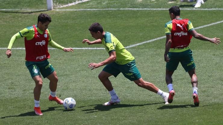 Renan, Raphael Veiga e Dudu no treino do Palmeiras — Foto: Cesar Greco\Palmeiras