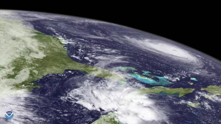 Imagem de satélite mostra o furacão Florence sobre o Oceano Atlântico nesta terça-feira (11) — Foto: HO / NASA/NOAA / AFP