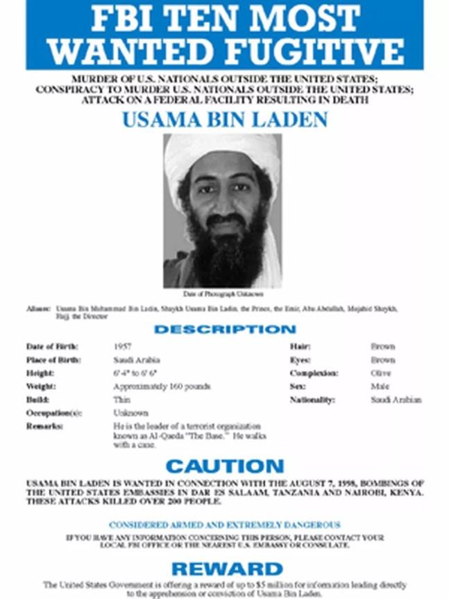 Antes dos atentados em 2001, Osama bin Laden já estava na lista dos 10 criminosos mais procurados pelos Estados Unidos. Em cartaz do FBI, líder da al-Qaeda é procurado por envolvimento em atentados contra embaixadas americanas no Quênia e na Tanzânia — Foto: AP 