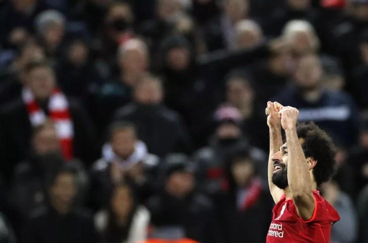 Salah festeja gol pelo Liverpool — Foto: Phil Noble/Reuters