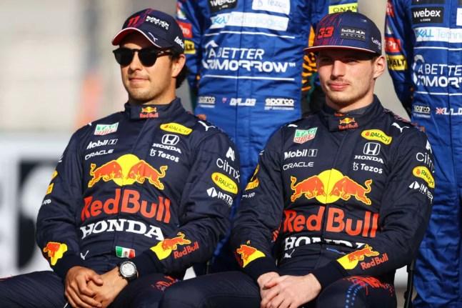 Sergio Pérez e Max Verstappen no GP de ABu Dhabi da F1 em 2021 — Foto:  Bryn Lennon/Getty Images