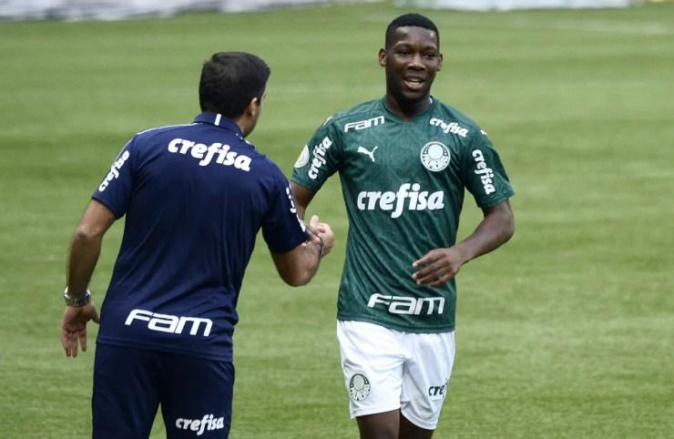 Abel Ferreira e Patrick de Paula, do Palmeiras — Foto: Marcos Ribolli