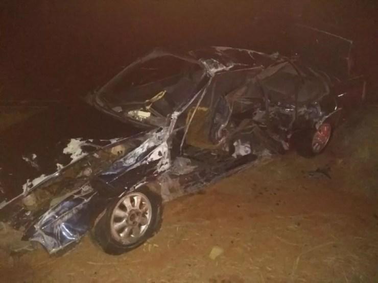 Acidente em Cosmorama destruiu veículo (Foto: Votunews)