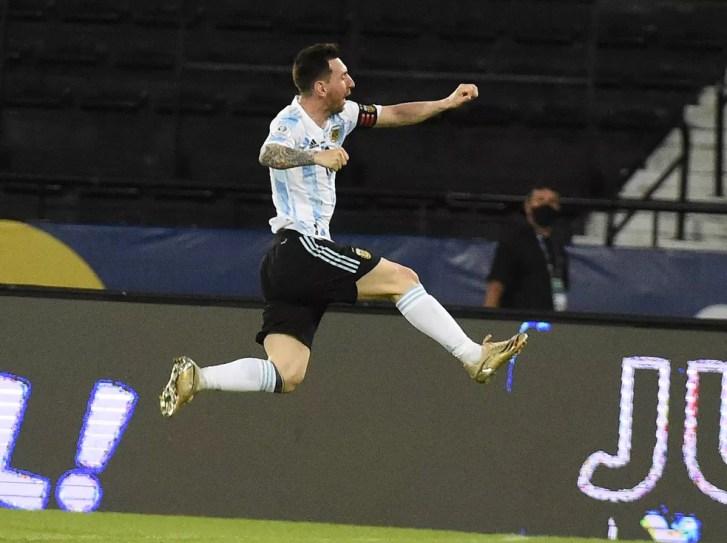 Messi gol Argentina x Chile  — Foto: André Durão