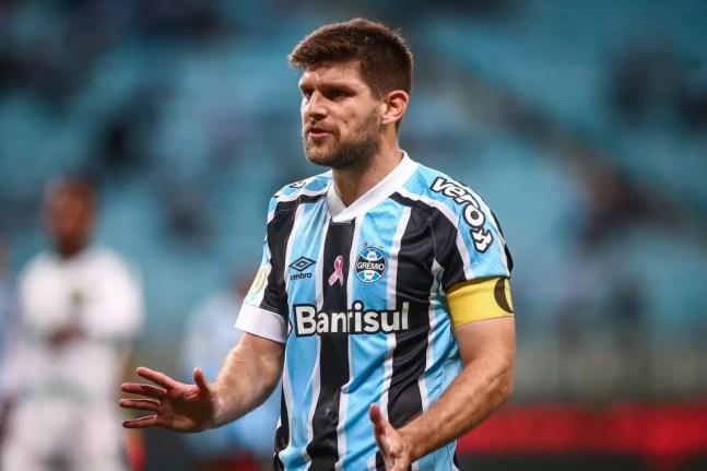 Kannemann voltou ao time e assumiu a braçadeira de capitão — Foto: Lucas Uebel / Grêmio FBPA