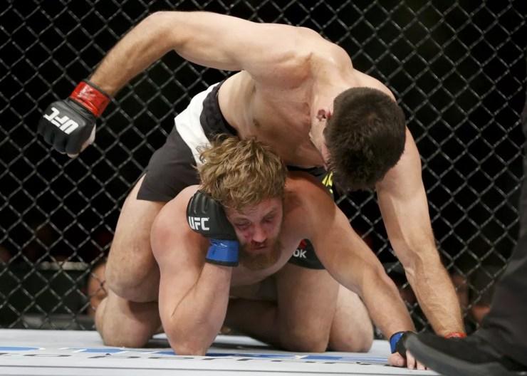 Demian Maia venceu Gunnar Nelson no UFC 194 e se credenciou para disputar o cinturão — Foto: AP 