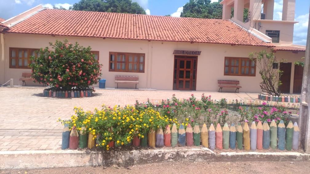 Biblioteca de escola rural, em Formoso do Araguaia — Foto: Jesana de Jesus/G1