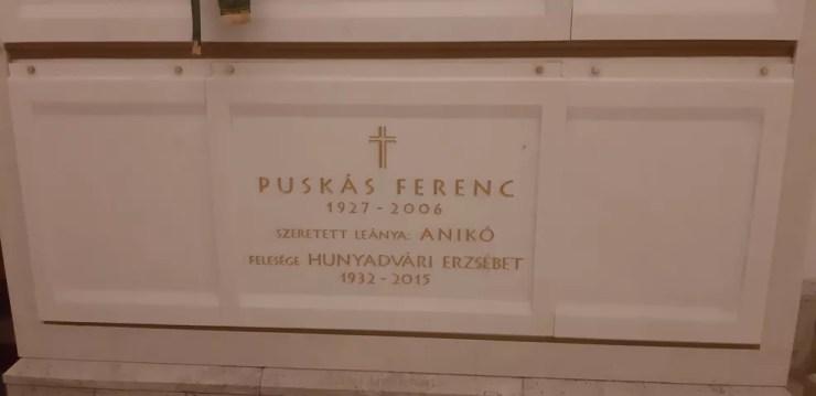 Túmulo de Puskas fica no subsolo da Basílica de Santo Estevão, a principal de Budapeste — Foto: Gustavo Rotstein