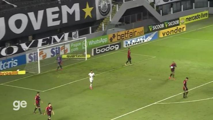 Aos 4 min do 2º tempo - gol contra de Zé Ivaldo do Santos contra o Athletico-PR