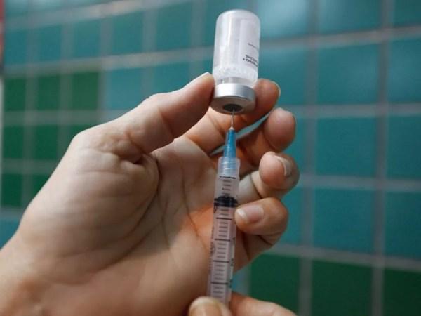 Vacina contra o HPV: meninos também podem ser vacinados pelo SUS no Brasil (Foto: Divulgação/Maurício Bazílio/SES)