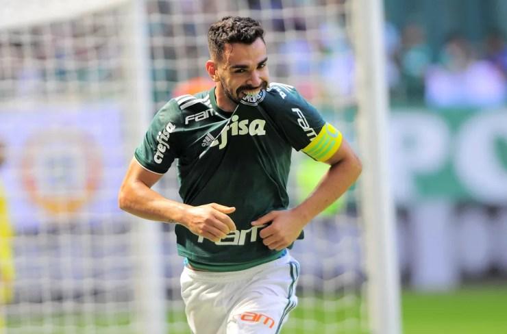 Bruno Henrique fez dois gols na vitória sobre o Paraná (Foto: Marcos Ribolli)