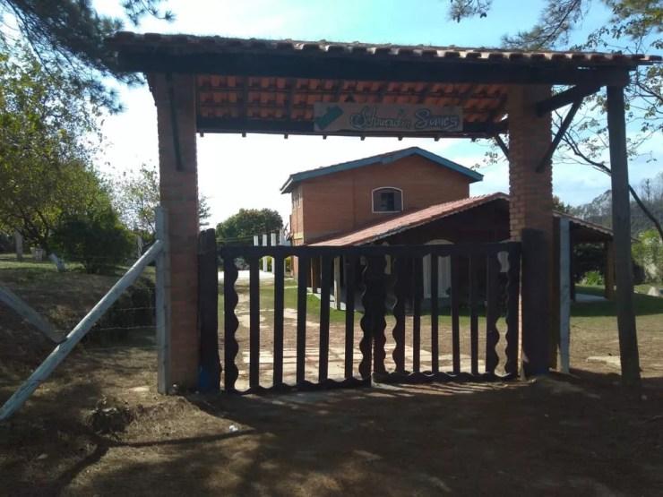Chácara onde ex-BBB André Caoubói foi morto, em Alumínio, não recebe visitas (Foto: Carlos Dias/G1)