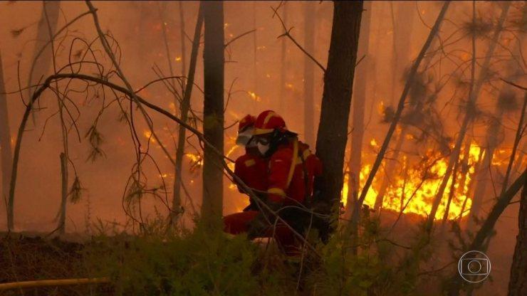 Onda de incêndios em Portugal e na Espanha deixa mortos