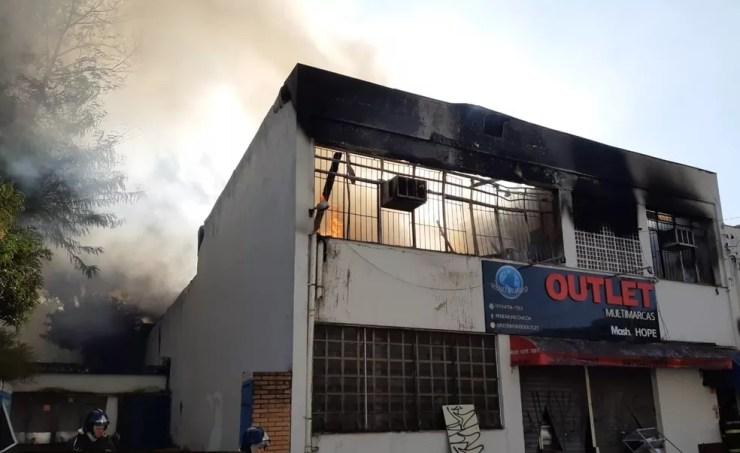 Galpão pega fogo no Bom Retiro, Centro de SP — Foto: Divulgação/Corpo de Bombeiros